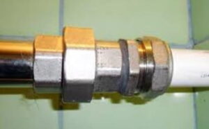 Установка американки. Сантехник – +7(499) 409-12-28 круглосуточно