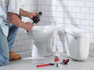 Установка унитаза. Сантехник – +7(499) 409-12-28 круглосуточно