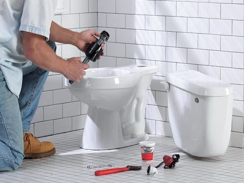 Установка унитаза. Сантехник – +7(499) 409-12-28 круглосуточно